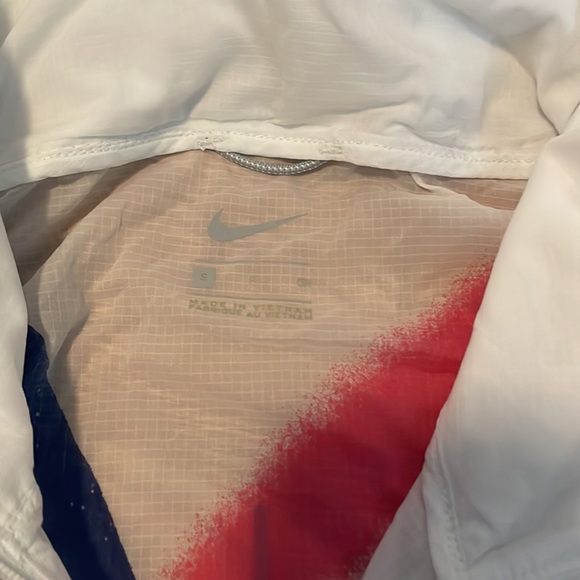 2/$25 Nike Windbreaker - Picture 3 of 4
